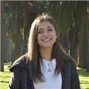 Studentessa biotecnologie per ripetizioni in chimica